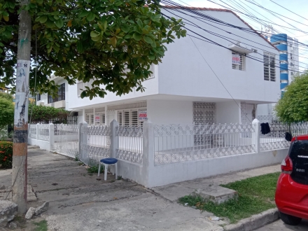 Casa en Pie de la Popa 2 Pisos USO COMERCIAL